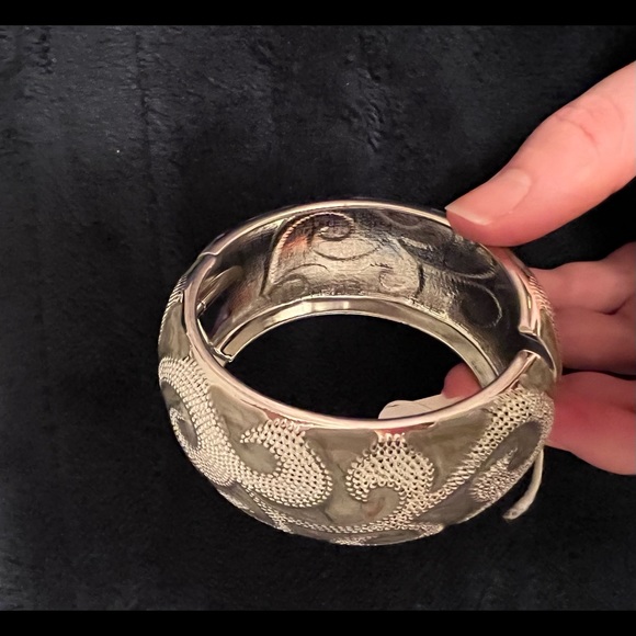 NWT! New York & Co Hinge Bracelet - Silver & Grey - Picture 3 of 4